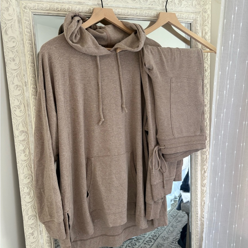 Lou & Grey Tan Hoodie & Jogger Pants SET